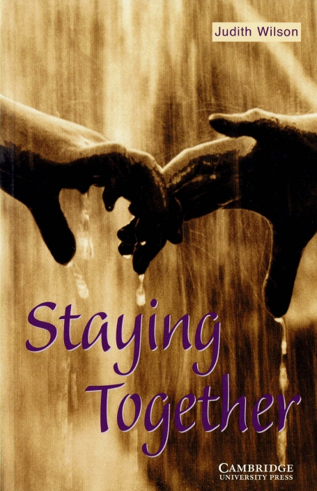 STAYING TOGETHER - CAMBRIDGE ENGLISH READERS LEVEL 4