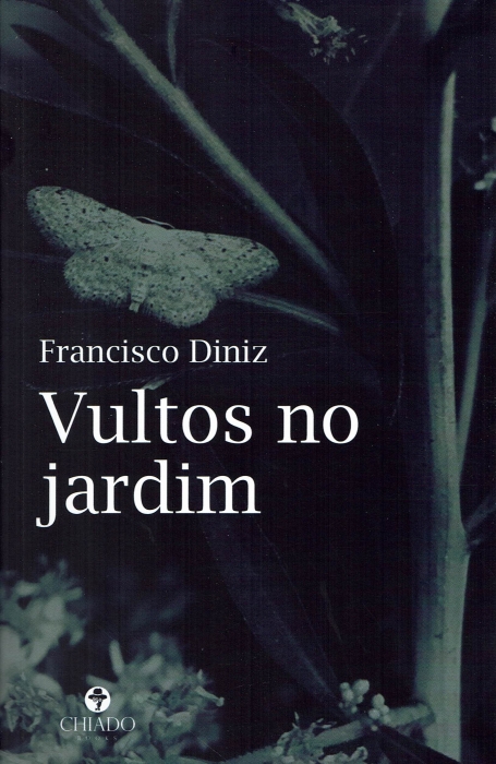 VULTOS NO JARDIM