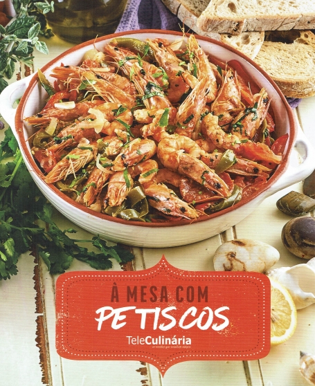 À MESA COM PETISCOS